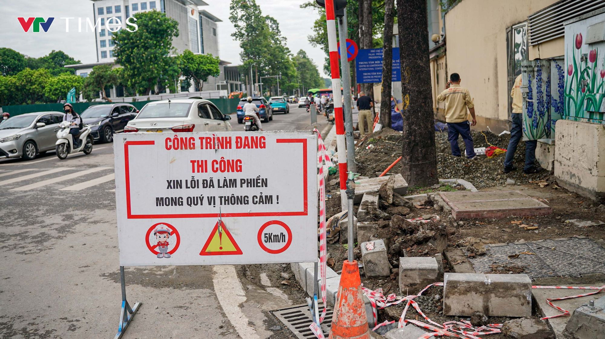 Tăng tốc thi công đường Hùng Vương trước thềm Đại lễ 2/9- Ảnh 5. Tăng tốc thi công đường Hùng Vương trước thềm Đại lễ 2/9- Ảnh 5.