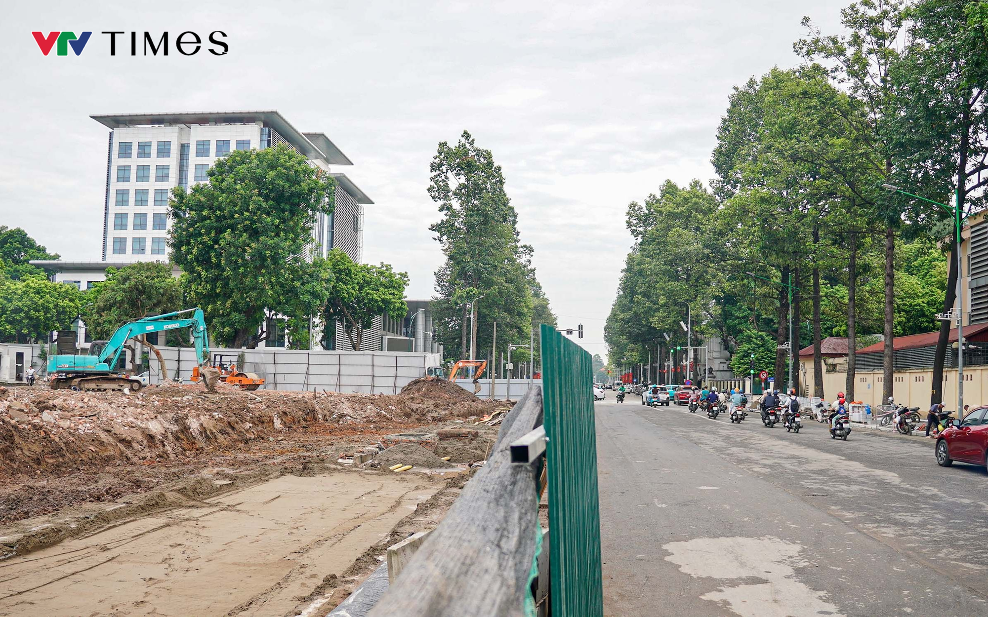 Tăng tốc thi công đường Hùng Vương trước thềm Đại lễ 2/9- Ảnh 1. Tăng tốc thi công đường Hùng Vương trước thềm Đại lễ 2/9- Ảnh 1.