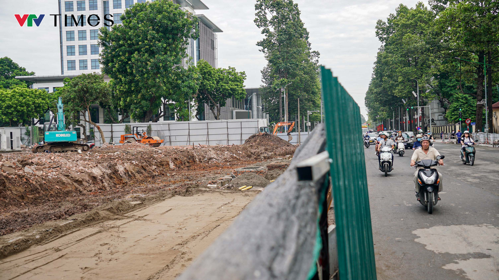 Tăng tốc thi công đường Hùng Vương trước thềm Đại lễ 2/9- Ảnh 9. Tăng tốc thi công đường Hùng Vương trước thềm Đại lễ 2/9- Ảnh 9.