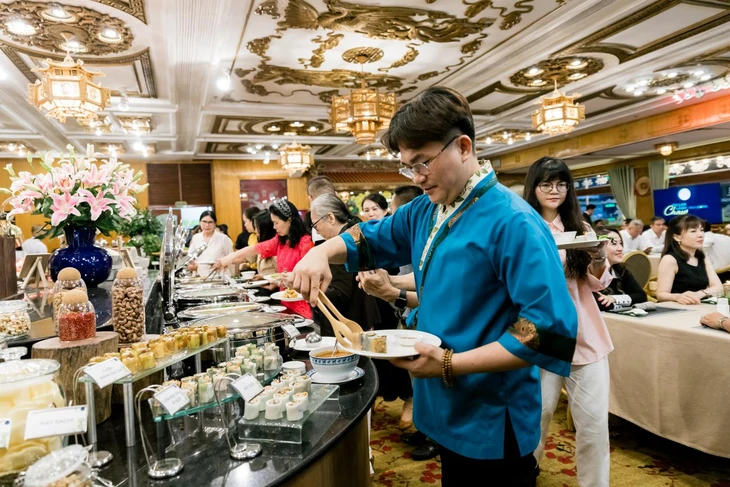 Dàn sao Việt hội tụ trải nghiệm ẩm thực chay "Ươm lành", tìm về bình yên- Ảnh 1. Dàn sao Việt hội tụ trải nghiệm ẩm thực chay "Ươm lành", tìm về bình yên- Ảnh 1.