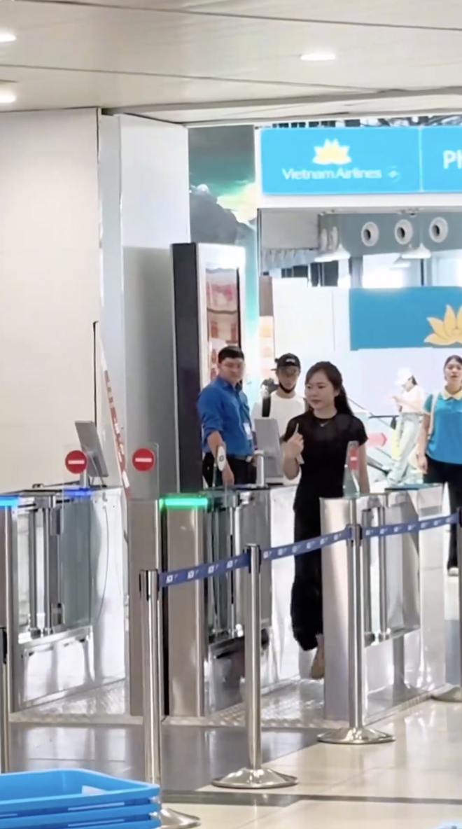 Lối đi VIP như hạng thương gia mà không phải người Việt nào cũng biết khi check-in tại sân bay Tân Sơn Nhất, Nội Bài- Ảnh 10. Lối đi VIP như hạng thương gia mà không phải người Việt nào cũng biết khi check-in tại sân bay Tân Sơn Nhất, Nội Bài- Ảnh 10.