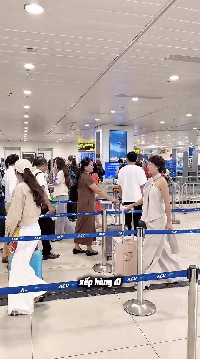 Lối đi VIP như hạng thương gia mà không phải người Việt nào cũng biết khi check-in tại sân bay Tân Sơn Nhất, Nội Bài- Ảnh 1. Lối đi VIP như hạng thương gia mà không phải người Việt nào cũng biết khi check-in tại sân bay Tân Sơn Nhất, Nội Bài- Ảnh 1.