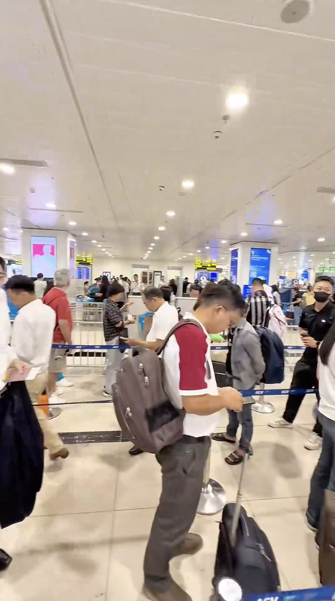 Lối đi VIP như hạng thương gia mà không phải người Việt nào cũng biết khi check-in tại sân bay Tân Sơn Nhất, Nội Bài- Ảnh 2. Lối đi VIP như hạng thương gia mà không phải người Việt nào cũng biết khi check-in tại sân bay Tân Sơn Nhất, Nội Bài- Ảnh 2.