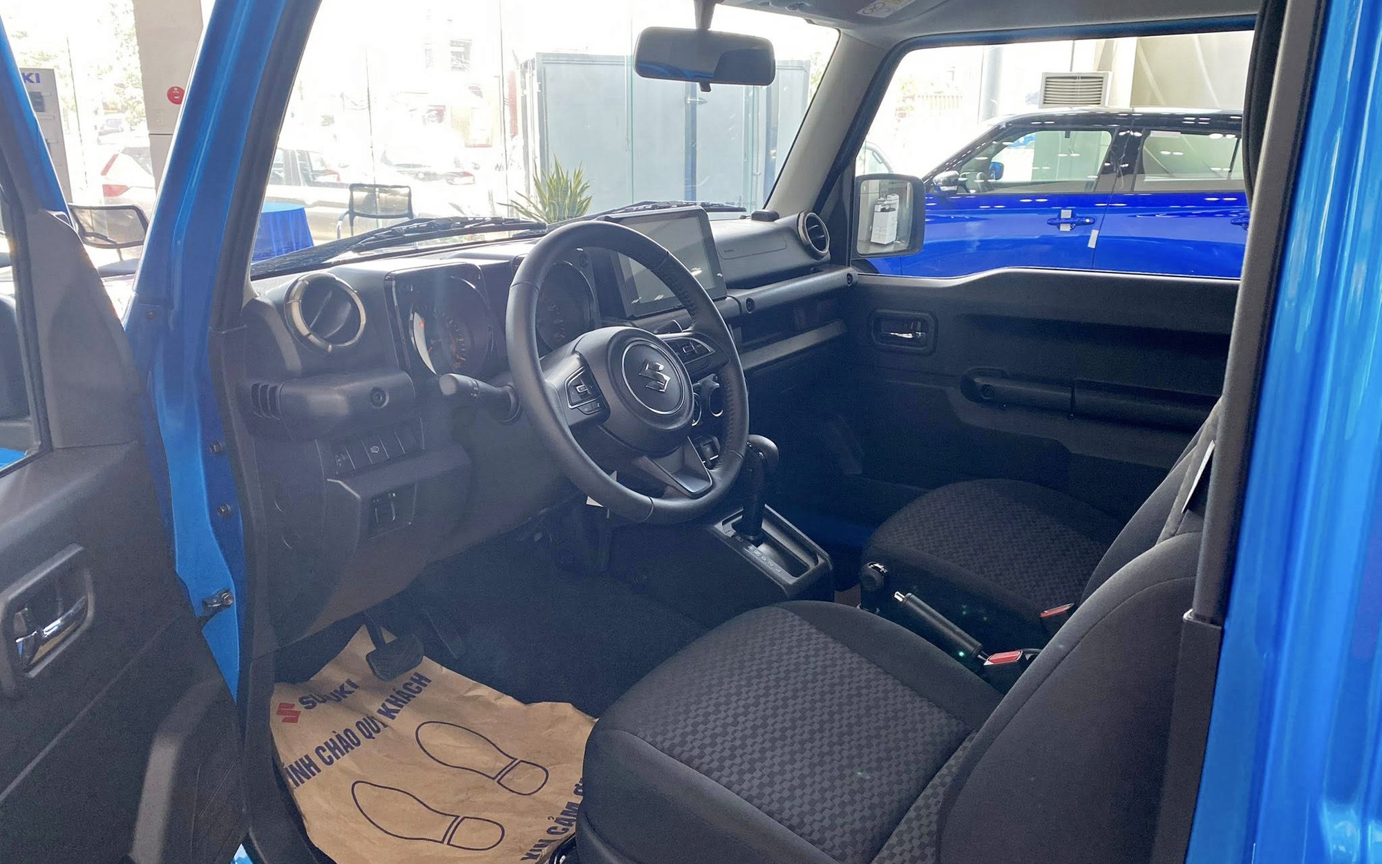 Mua Suzuki Jimny bây giờ tiết kiệm 120 triệu đồng tiền lăn bánh: Đại lý giảm giá sâu, nhiều nơi độ sẵn hầm hố để hút khách- Ảnh 4. Mua Suzuki Jimny bây giờ tiết kiệm 120 triệu đồng tiền lăn bánh: Đại lý giảm giá sâu, nhiều nơi độ sẵn hầm hố để hút khách- Ảnh 4.