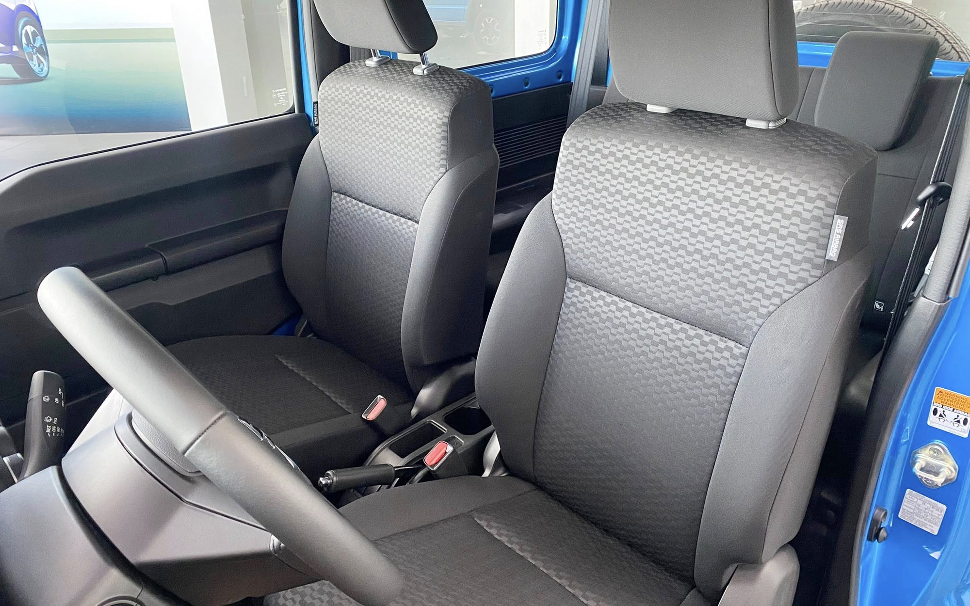 Mua Suzuki Jimny bây giờ tiết kiệm 120 triệu đồng tiền lăn bánh: Đại lý giảm giá sâu, nhiều nơi độ sẵn hầm hố để hút khách- Ảnh 5. Mua Suzuki Jimny bây giờ tiết kiệm 120 triệu đồng tiền lăn bánh: Đại lý giảm giá sâu, nhiều nơi độ sẵn hầm hố để hút khách- Ảnh 5.