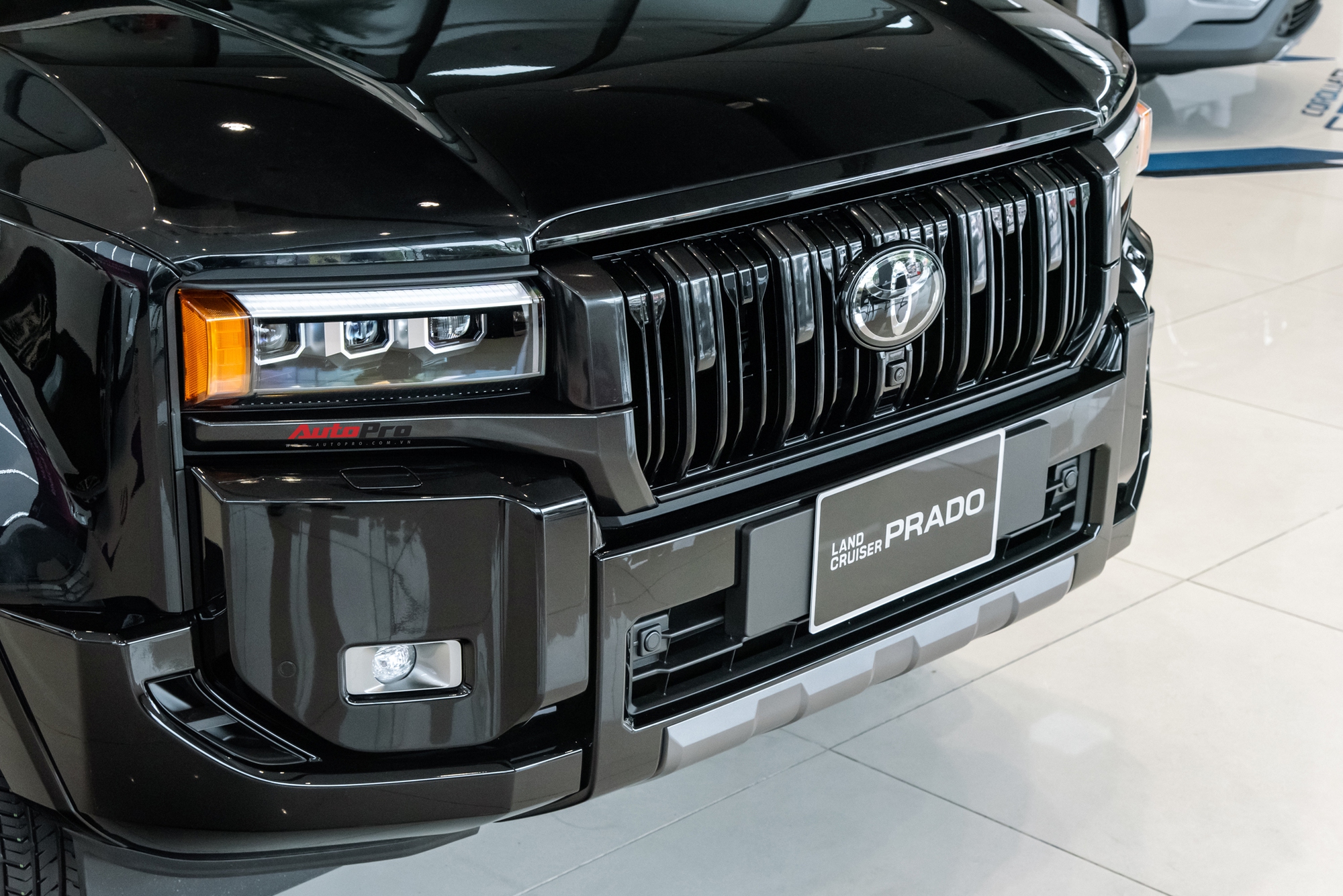 Lô Toyota Prado ‘lạ’ xuất hiện tại Việt Nam: Thiết kế khác biệt, động cơ hybrid mạnh hơn hẳn xe chính hãng- Ảnh 9. Lô Toyota Prado ‘lạ’ xuất hiện tại Việt Nam: Thiết kế khác biệt, động cơ hybrid mạnh hơn hẳn xe chính hãng- Ảnh 9.