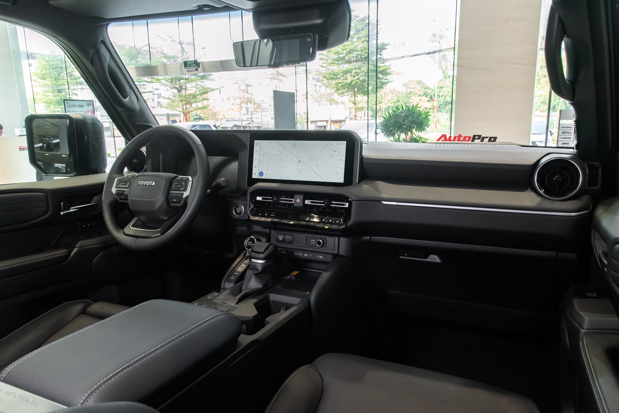 Lô Toyota Prado ‘lạ’ xuất hiện tại Việt Nam: Thiết kế khác biệt, động cơ hybrid mạnh hơn hẳn xe chính hãng- Ảnh 10. Lô Toyota Prado ‘lạ’ xuất hiện tại Việt Nam: Thiết kế khác biệt, động cơ hybrid mạnh hơn hẳn xe chính hãng- Ảnh 10.