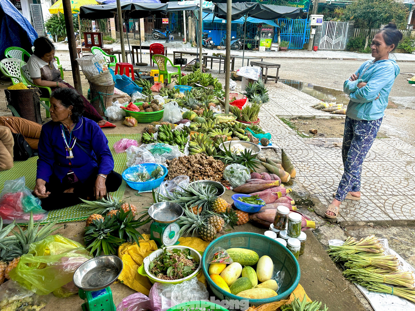 Độc lạ 'chợ 5 ngàn' ở Đà Nẵng- Ảnh 6. Độc lạ 'chợ 5 ngàn' ở Đà Nẵng- Ảnh 6.