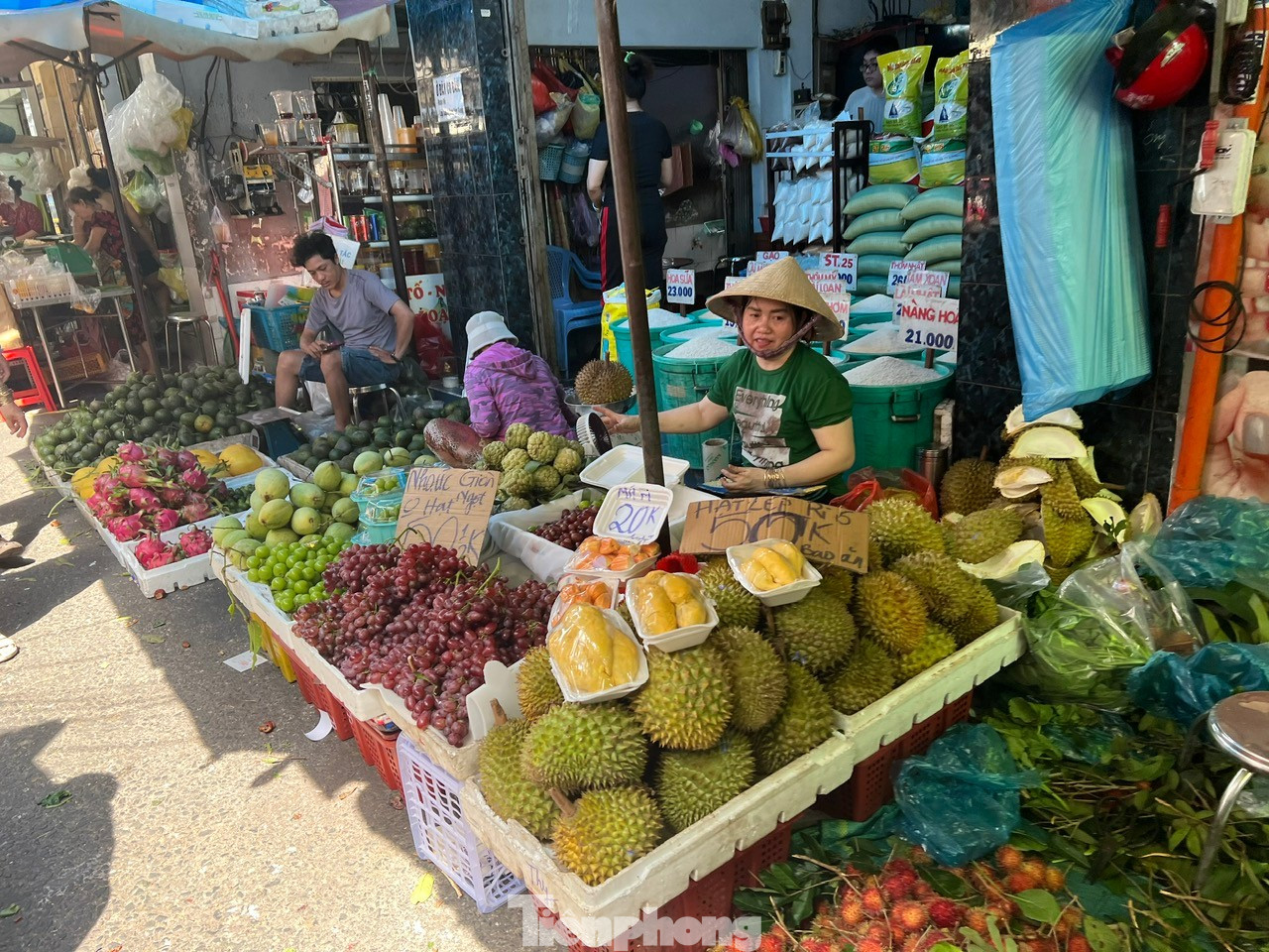 Bất ngờ sầu riêng giá 35.000 đồng/kg: 'Bao ăn, bao đổi'- Ảnh 7.