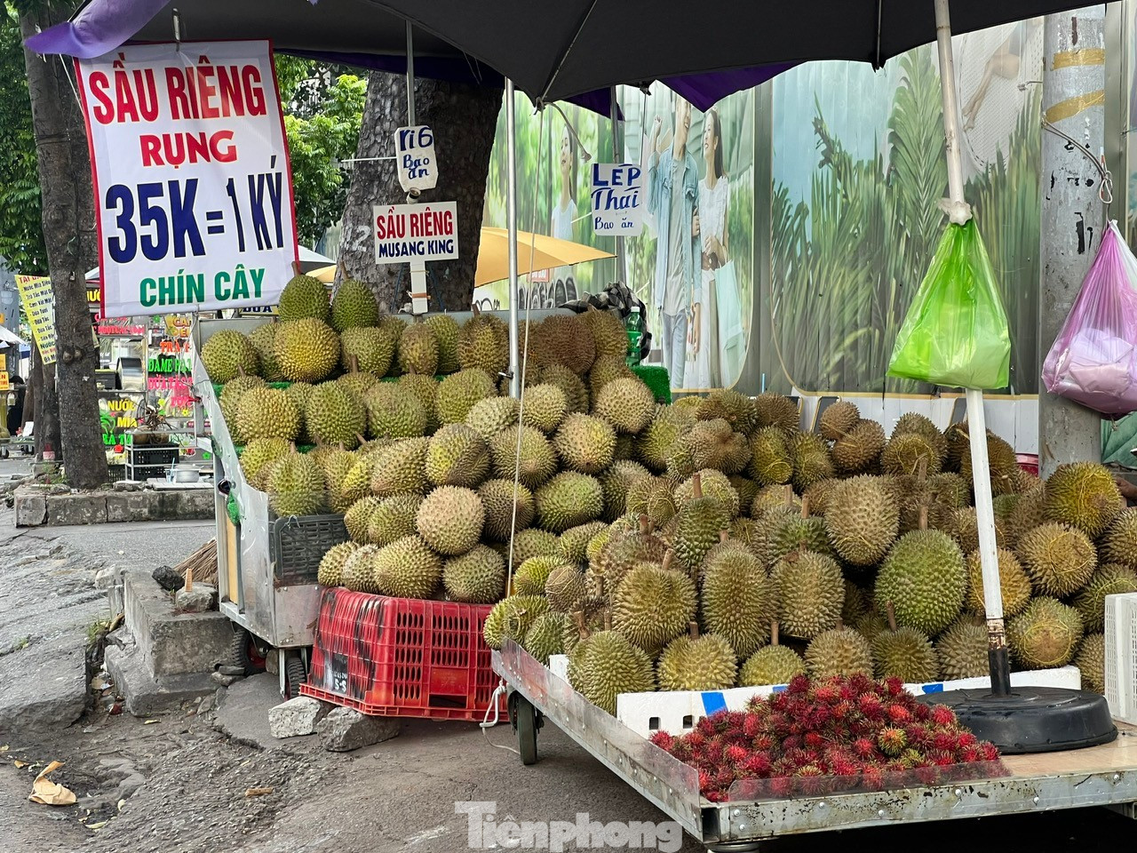 Bất ngờ sầu riêng giá 35.000 đồng/kg: 'Bao ăn, bao đổi'- Ảnh 1.
