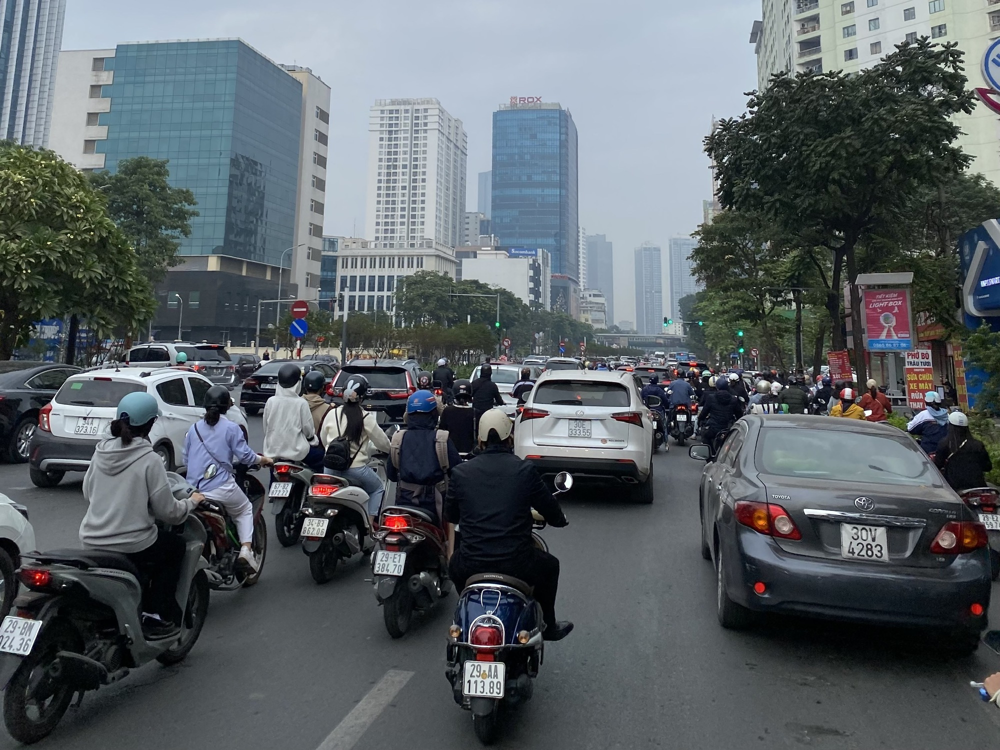'Cấm xe xăng, xe điện muốn đi xa hơn thì đừng tự chế pin mà hãy chờ hàng chính hãng'- Ảnh 8. 'Cấm xe xăng, xe điện muốn đi xa hơn thì đừng tự chế pin mà hãy chờ hàng chính hãng'- Ảnh 8.
