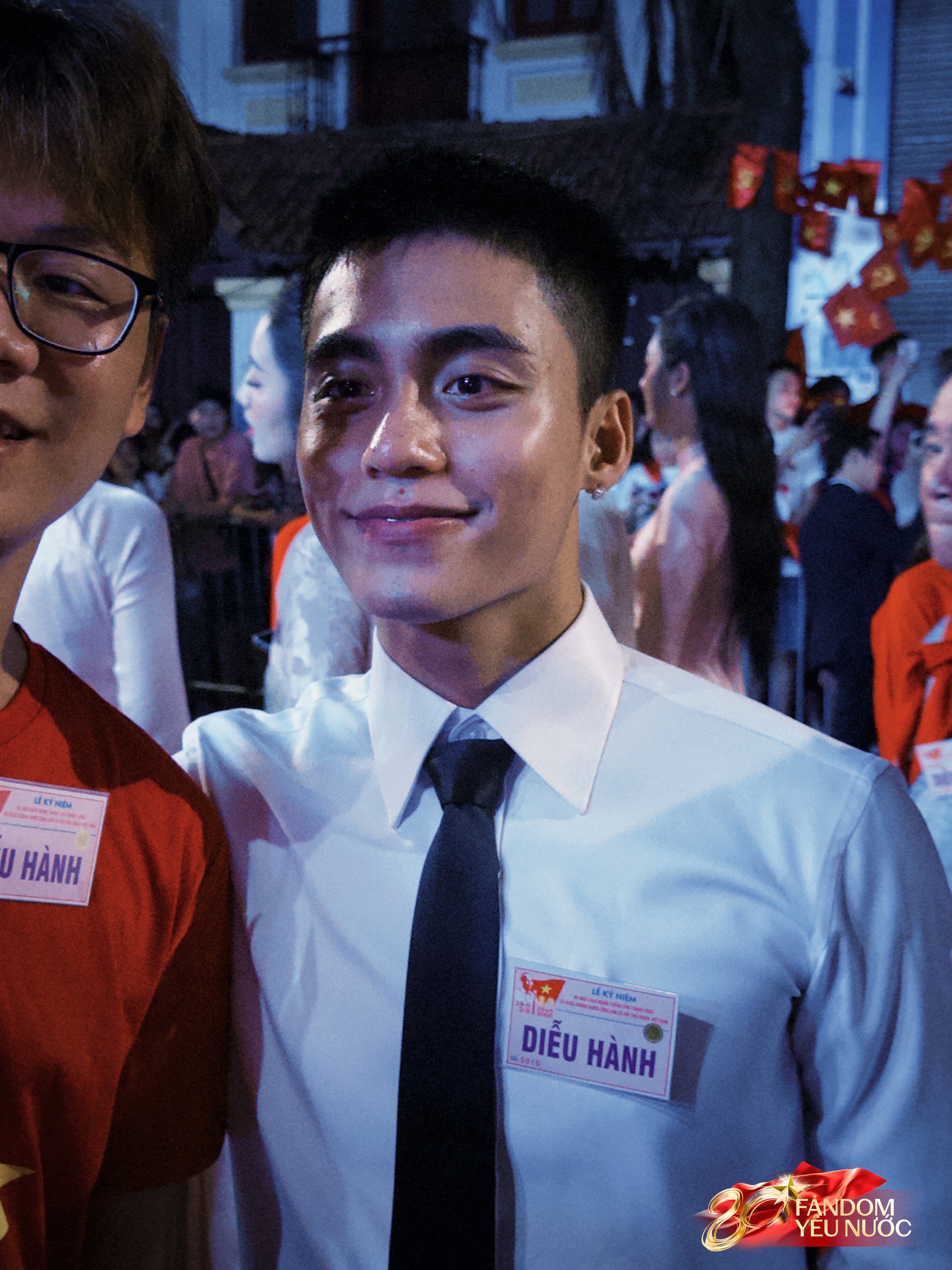 Dàn nghệ sĩ tươi rói trước thềm Tổng duyệt diễu hành 2/9: MONO và Hoà Minzy được người dân vây kín, nữ diễn viên là Thượng uý công an gây sốt!- Ảnh 21.