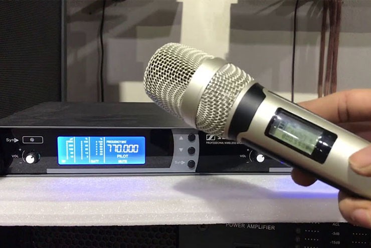 Dùng micro không dây này hát karaoke sẽ bị phạt tiền, tịch thu thiết bị- Ảnh 2. Dùng micro không dây này hát karaoke sẽ bị phạt tiền, tịch thu thiết bị- Ảnh 2.