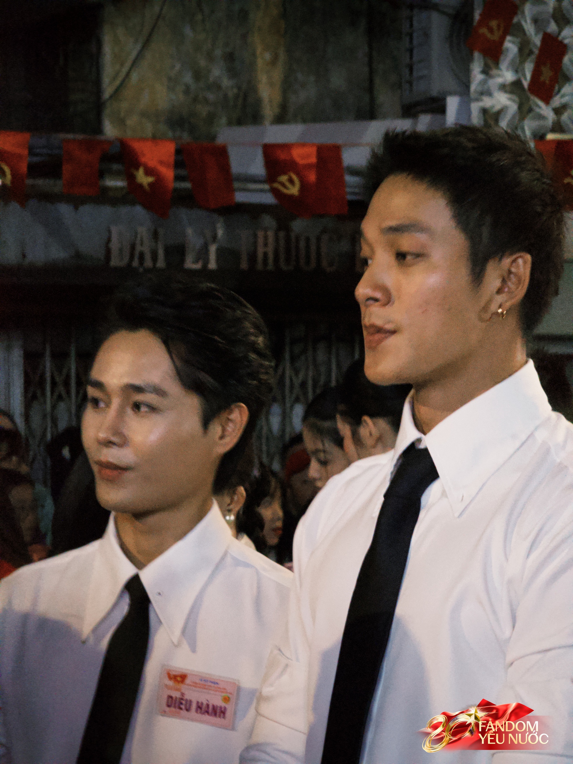 Dàn nghệ sĩ tươi rói trước thềm Tổng duyệt diễu hành 2/9: MONO và Hoà Minzy được người dân vây kín, nữ diễn viên là Thượng uý công an gây sốt!- Ảnh 10.