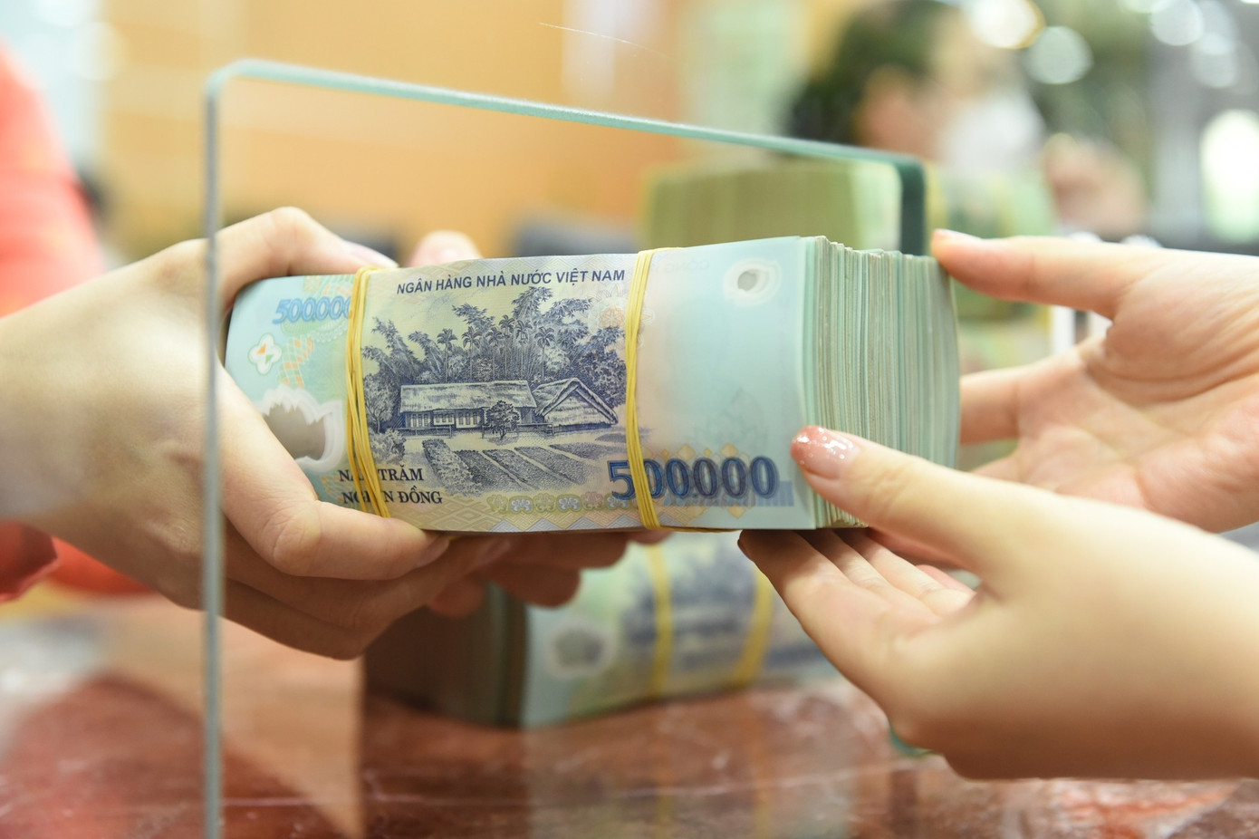 Bổ sung hơn 10,7 nghìn tỷ đồng tặng quà nhân dân dịp Quốc khánh 2/9- Ảnh 1. Bổ sung hơn 10,7 nghìn tỷ đồng tặng quà nhân dân dịp Quốc khánh 2/9- Ảnh 1.
