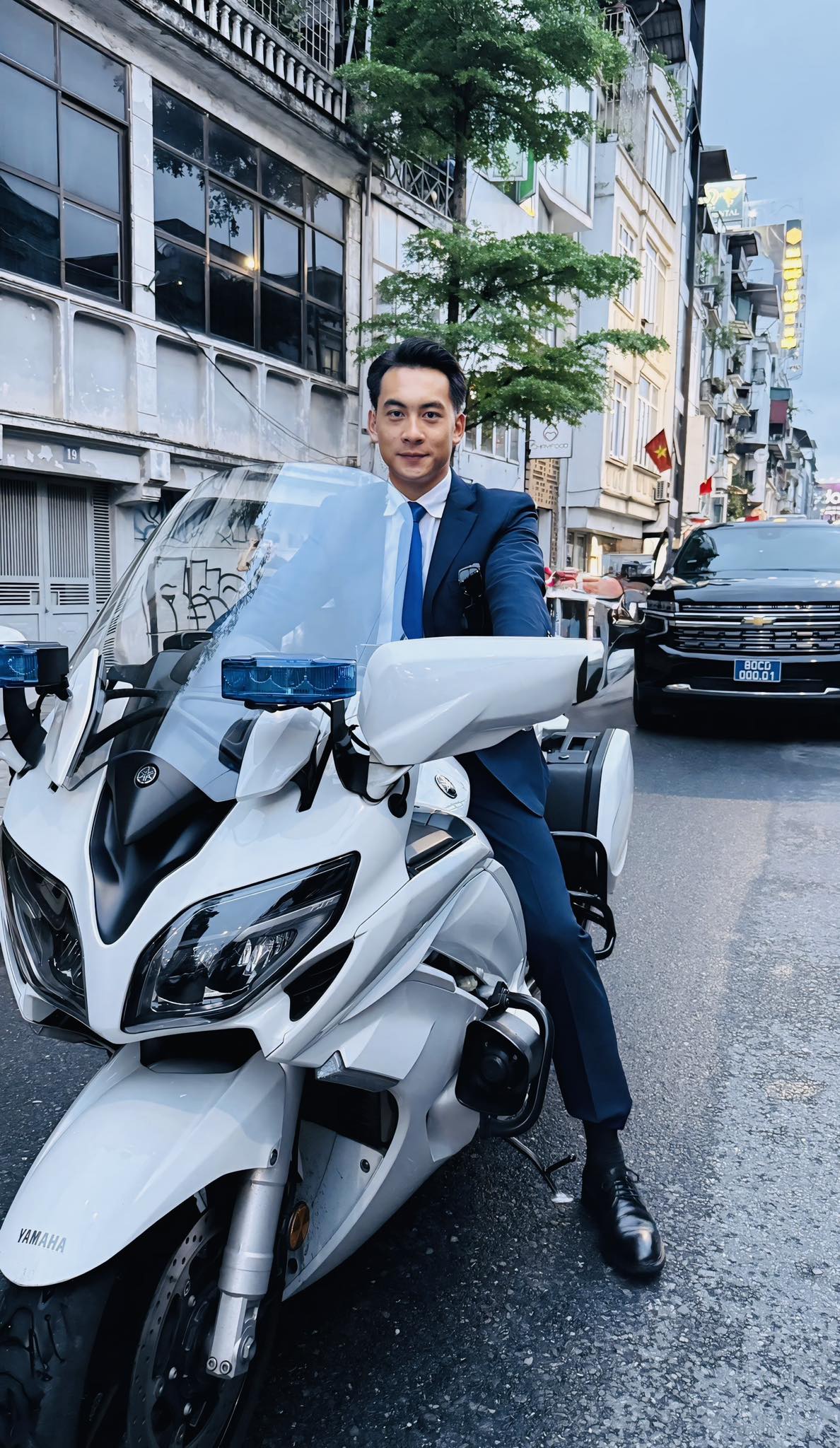 Nhân vật mặc vest, đeo kính đen bao ngầu được 