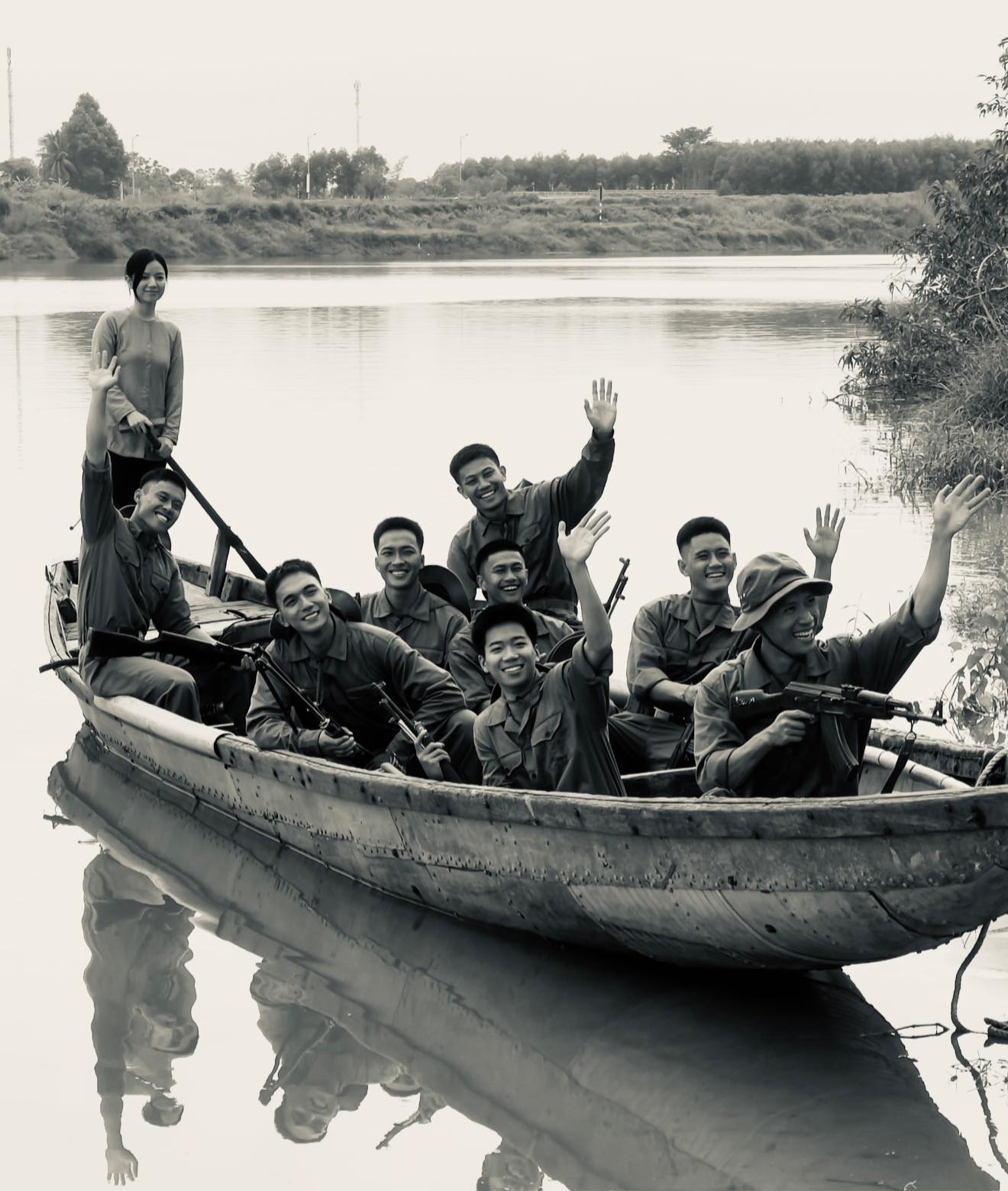 Bóng hồng duy nhất của dàn diễn viên trẻ phim Mưa đỏ: Để mặt mộc hoàn toàn trên phim, đạo diễn không cho làm 1 điều trước khi quay cảnh tình cảm- Ảnh 2. Bóng hồng duy nhất của dàn diễn viên trẻ phim Mưa đỏ: Để mặt mộc hoàn toàn trên phim, đạo diễn không cho làm 1 điều trước khi quay cảnh tình cảm- Ảnh 2.