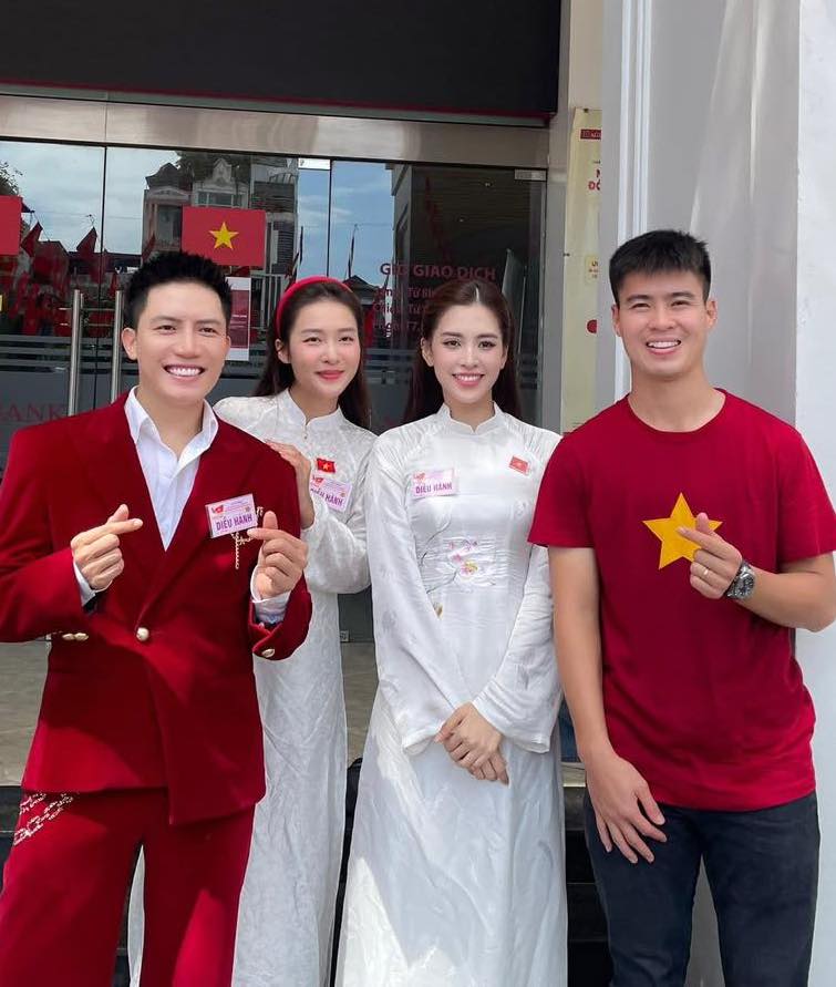 Ngắm dàn VĐV hot nhất Việt Nam Duy Mạnh, Quả bóng vàng Ngọc Châm tại Tổng duyệt Đại lễ 2/9- Ảnh 2. Ngắm dàn VĐV hot nhất Việt Nam Duy Mạnh, Quả bóng vàng Ngọc Châm tại Tổng duyệt Đại lễ 2/9- Ảnh 2.