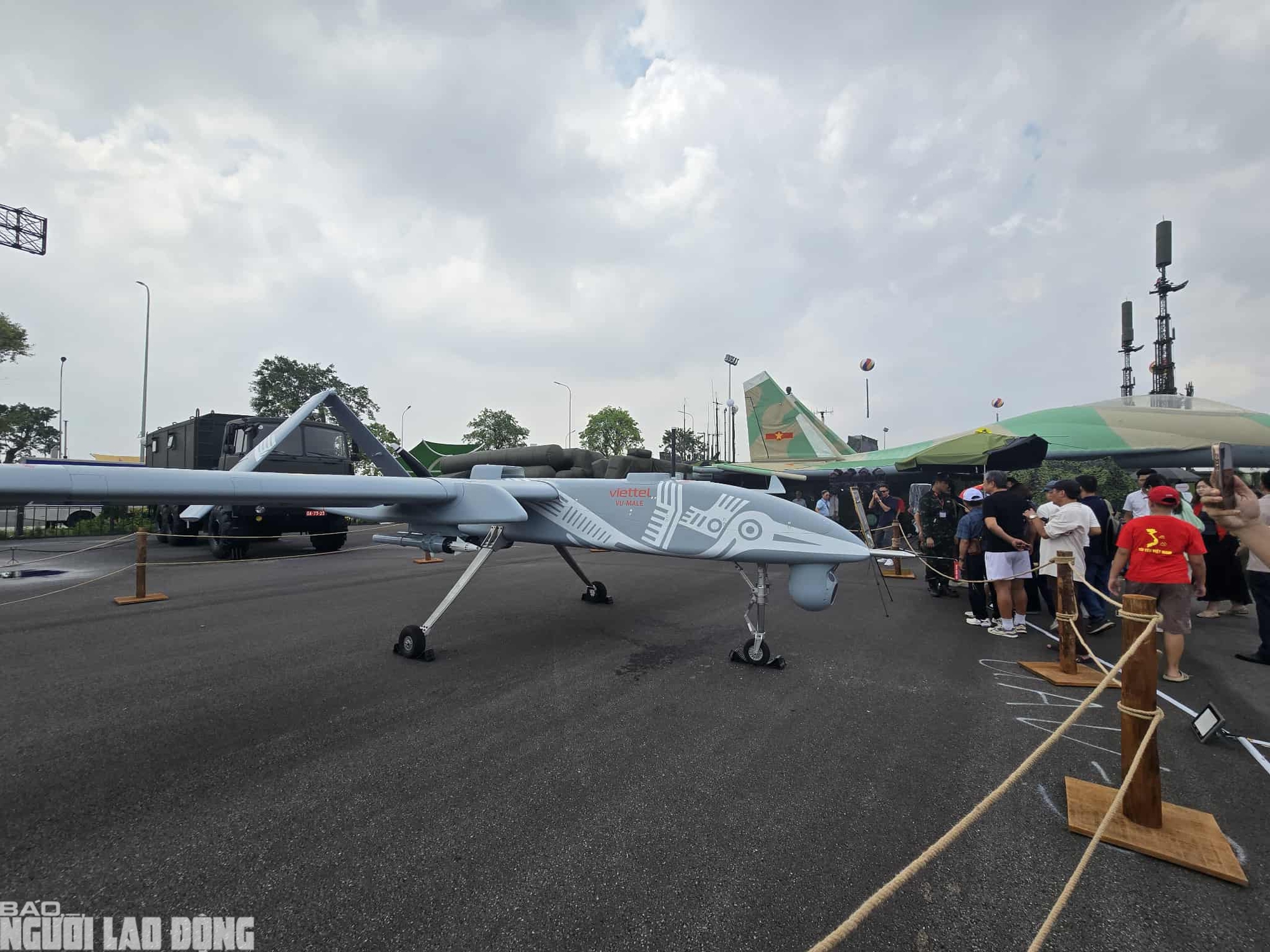 Viettel "khoe" UAV, pháo tự hành, tên lửa, radar... mới tại Triển lãm 80 năm thành tựu đất nước- Ảnh 3. Viettel "khoe" UAV, pháo tự hành, tên lửa, radar... mới tại Triển lãm 80 năm thành tựu đất nước- Ảnh 3.