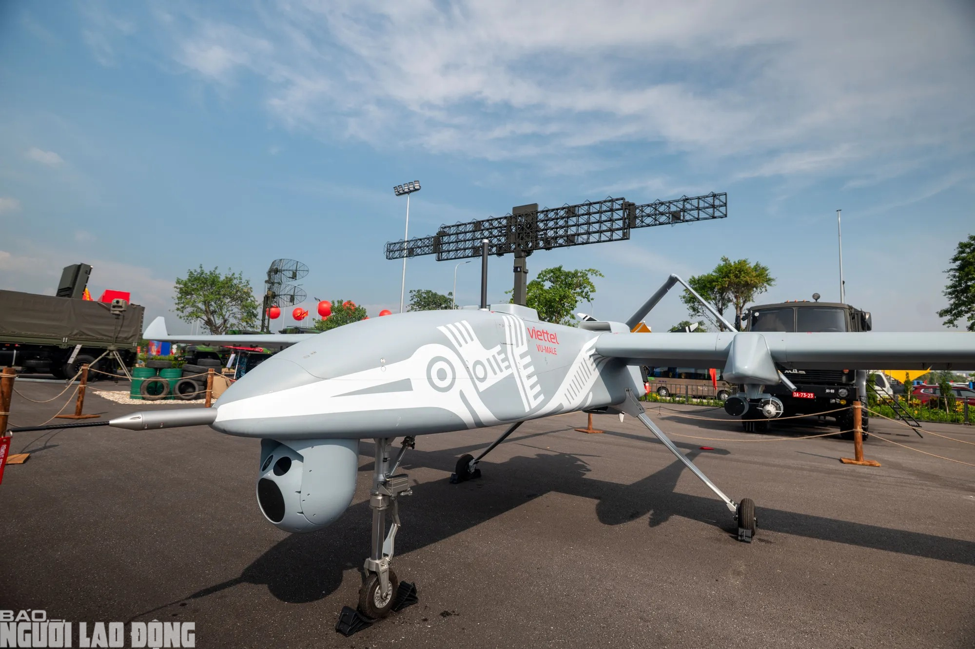 Viettel "khoe" UAV, pháo tự hành, tên lửa, radar... mới tại Triển lãm 80 năm thành tựu đất nước- Ảnh 4. Viettel "khoe" UAV, pháo tự hành, tên lửa, radar... mới tại Triển lãm 80 năm thành tựu đất nước- Ảnh 4.