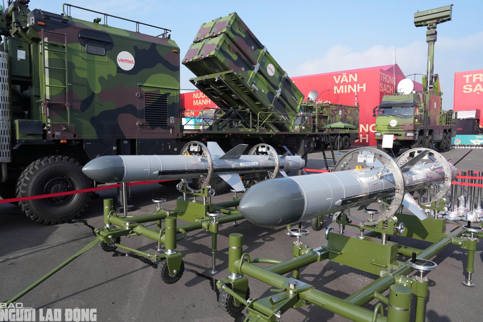Viettel "khoe" UAV, pháo tự hành, tên lửa, radar... mới tại Triển lãm 80 năm thành tựu đất nước- Ảnh 8. Viettel "khoe" UAV, pháo tự hành, tên lửa, radar... mới tại Triển lãm 80 năm thành tựu đất nước- Ảnh 8.