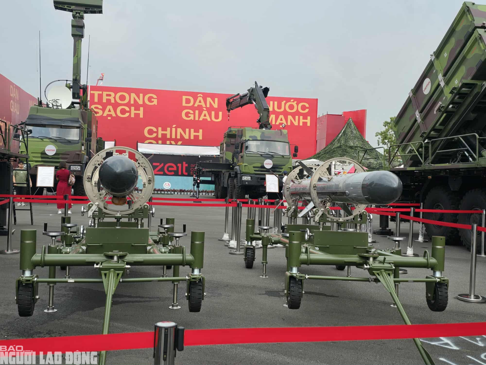 Viettel "khoe" UAV, pháo tự hành, tên lửa, radar... mới tại Triển lãm 80 năm thành tựu đất nước- Ảnh 9. Viettel "khoe" UAV, pháo tự hành, tên lửa, radar... mới tại Triển lãm 80 năm thành tựu đất nước- Ảnh 9.