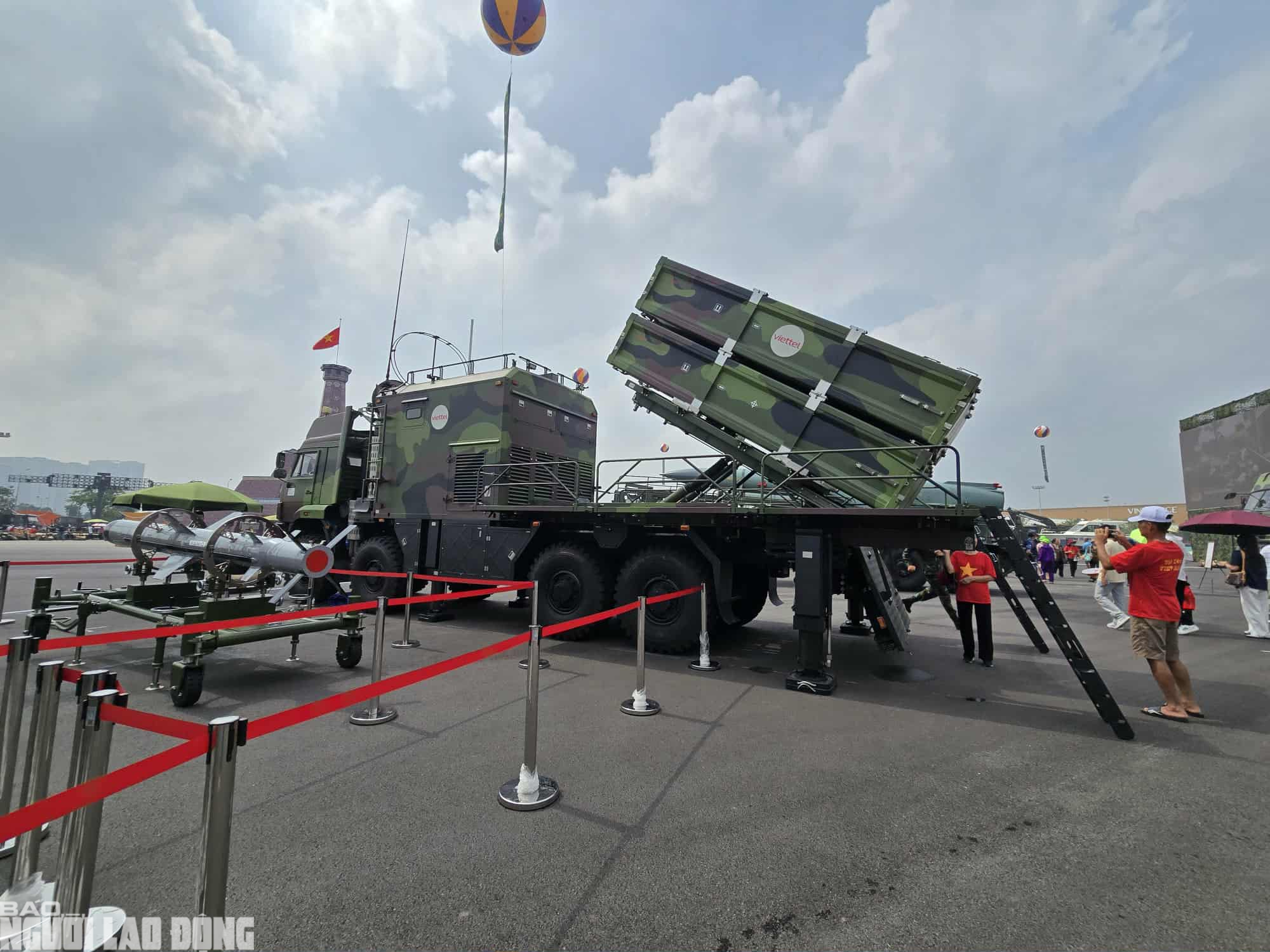 Viettel "khoe" UAV, pháo tự hành, tên lửa, radar... mới tại Triển lãm 80 năm thành tựu đất nước- Ảnh 10. Viettel "khoe" UAV, pháo tự hành, tên lửa, radar... mới tại Triển lãm 80 năm thành tựu đất nước- Ảnh 10.