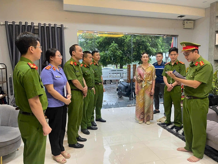 Vợ "trùm" giang hồ xứ Thanh Vi "Ngộ" bị khởi tố- Ảnh 1.