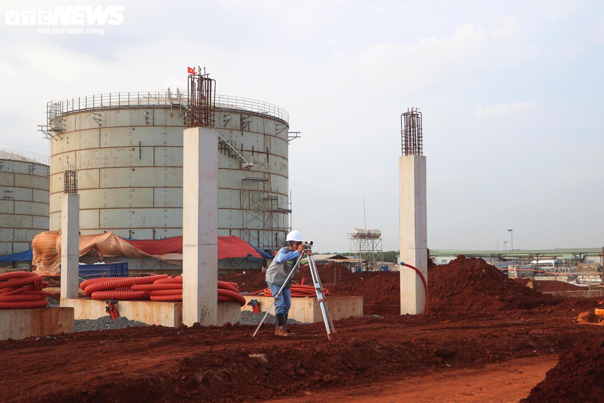 Cận cảnh bồn chứa nhiên liệu sân bay Long Thành tăng tốc về đích- Ảnh 10. Cận cảnh bồn chứa nhiên liệu sân bay Long Thành tăng tốc về đích- Ảnh 10.