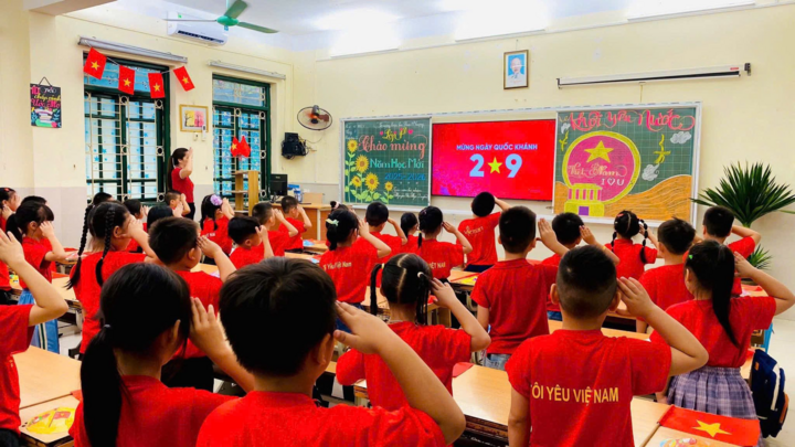 Sắc cờ hoa rực rỡ khắp sân trường, lớp học mừng đại lễ Quốc khánh 2/9- Ảnh 7. Sắc cờ hoa rực rỡ khắp sân trường, lớp học mừng đại lễ Quốc khánh 2/9- Ảnh 7.