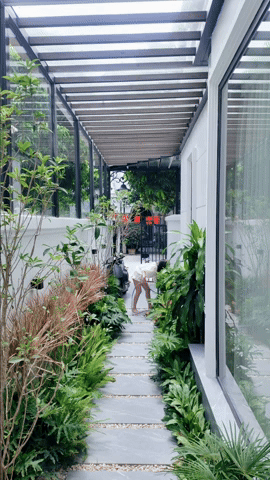 Biệt thự bạc tỷ bề thế nhà Văn Hậu đã hoàn thiện, Doãn Hải My đi chân trần, miệt mài dọn dẹp chuẩn vợ đảm- Ảnh 1. Biệt thự bạc tỷ bề thế nhà Văn Hậu đã hoàn thiện, Doãn Hải My đi chân trần, miệt mài dọn dẹp chuẩn vợ đảm- Ảnh 1.