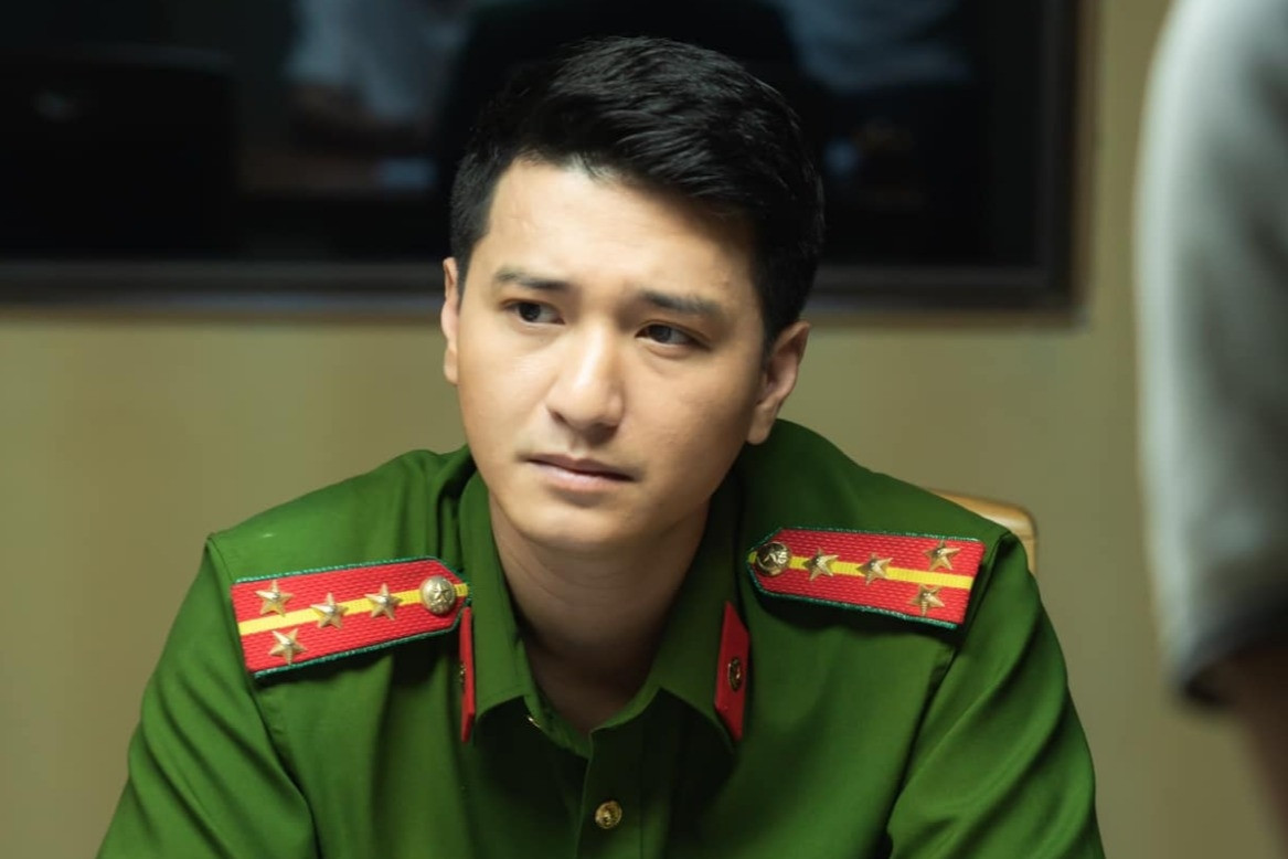 Mỹ nam Vbiz đi xem Tổng duyệt A80 mà viral khắp MXH: Cười lên đẹp phát sáng, chị em thi nhau nhường chỗ- Ảnh 4.