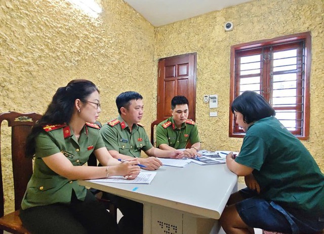 Bắt người phụ nữ lừa đảo bán vé xem diễu binh sự kiện A80- Ảnh 1. Bắt người phụ nữ lừa đảo bán vé xem diễu binh sự kiện A80- Ảnh 1.
