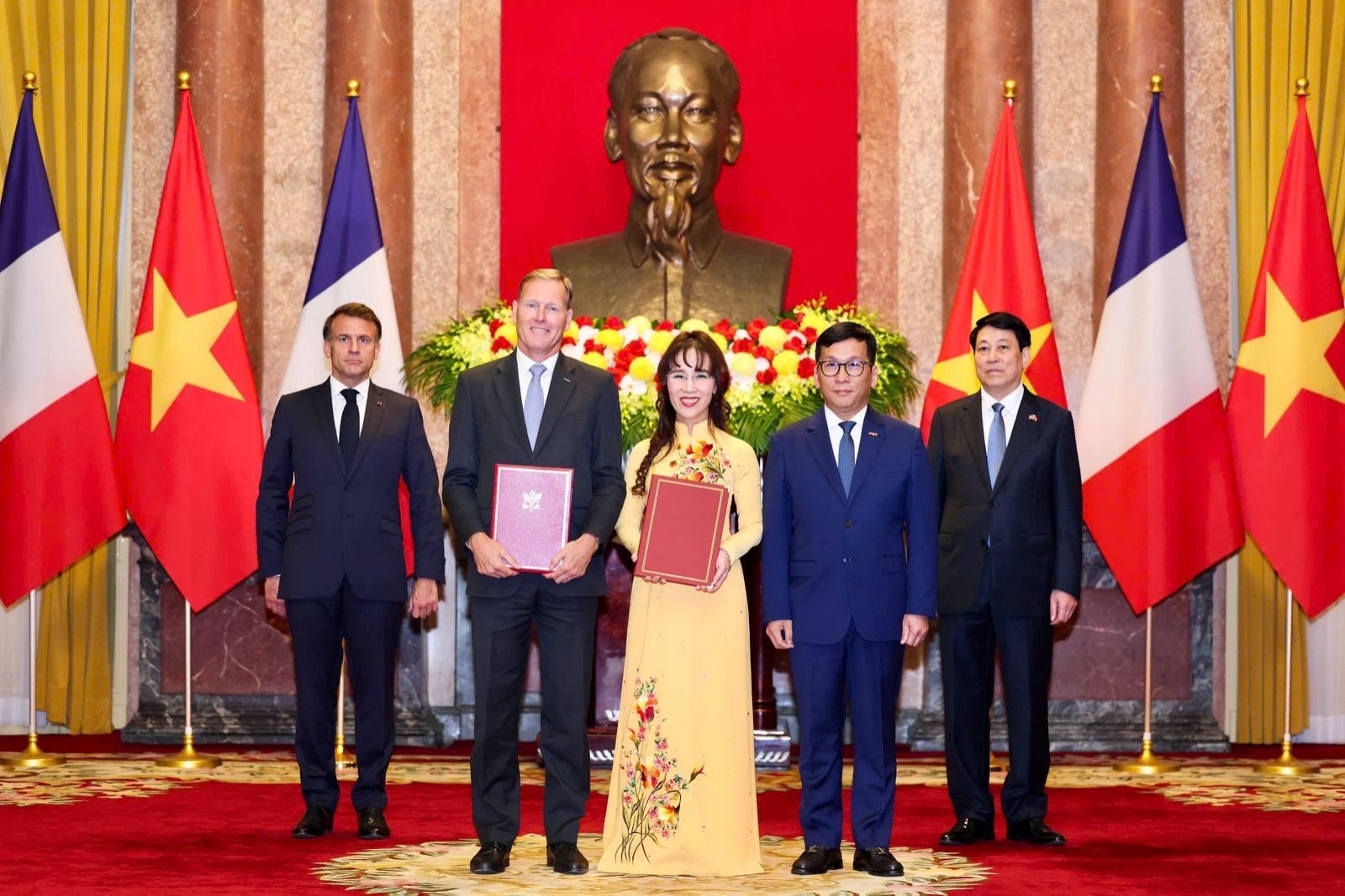 Vietjet bứt phá mạnh mẽ trong sáu tháng đầu năm 2025: Doanh thu, lợi nhuận tăng trưởng mạnh, khởi công dự án Long Thành- Ảnh 1. Vietjet bứt phá mạnh mẽ trong sáu tháng đầu năm 2025: Doanh thu, lợi nhuận tăng trưởng mạnh, khởi công dự án Long Thành- Ảnh 1.