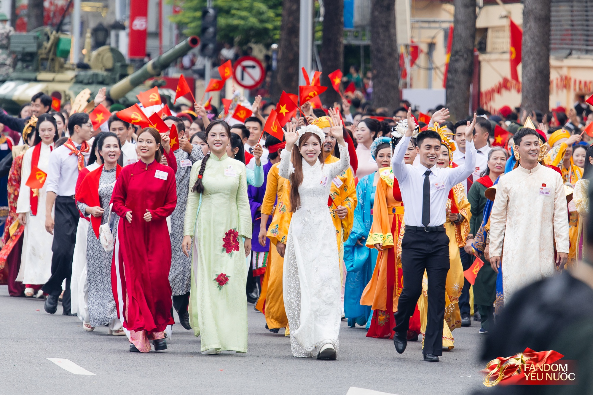 Khoảnh khắc đắt giá xuất hiện chớp nhoáng khiến ai nấy nổi da gà, tổng duyệt cỡ này Đại lễ 2/9 còn đỉnh cỡ nào!- Ảnh 3.