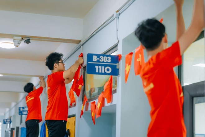 Sắc cờ hoa rực rỡ khắp sân trường, lớp học mừng đại lễ Quốc khánh 2/9- Ảnh 5. Sắc cờ hoa rực rỡ khắp sân trường, lớp học mừng đại lễ Quốc khánh 2/9- Ảnh 5.
