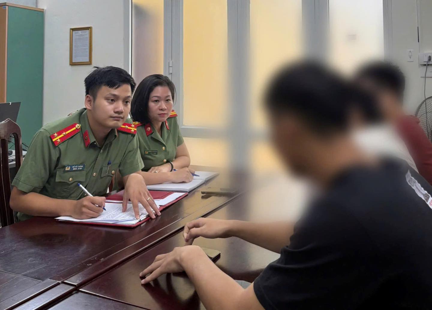 Xử lý nam thanh niên đăng tải thông tin cựu chiến binh 90 tuổi không được xem diễu binh, diễu hành- Ảnh 2. Xử lý nam thanh niên đăng tải thông tin cựu chiến binh 90 tuổi không được xem diễu binh, diễu hành- Ảnh 2.