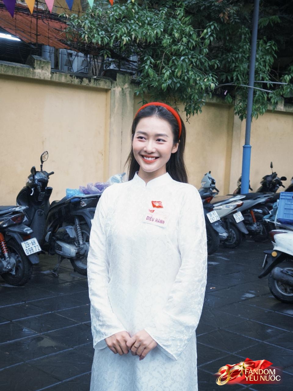 Dàn nghệ sĩ tươi rói trước thềm Tổng duyệt diễu hành 2/9: MONO và Hoà Minzy được người dân vây kín, nữ diễn viên là Thượng uý công an gây sốt!- Ảnh 17.