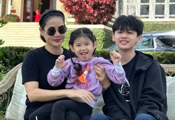 Hôn nhân lận đận của 2 nữ diễn viên cùng tên trong 'Mưa đỏ'- Ảnh 5. Hôn nhân lận đận của 2 nữ diễn viên cùng tên trong 'Mưa đỏ'- Ảnh 5.
