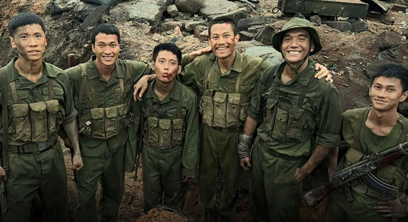 Đằng sau cảnh quay rùng mình nhất Mưa Đỏ: Nam chính ngứa ngáy không chịu nổi, bị tất cả đồng nghiệp xa lánh- Ảnh 4.