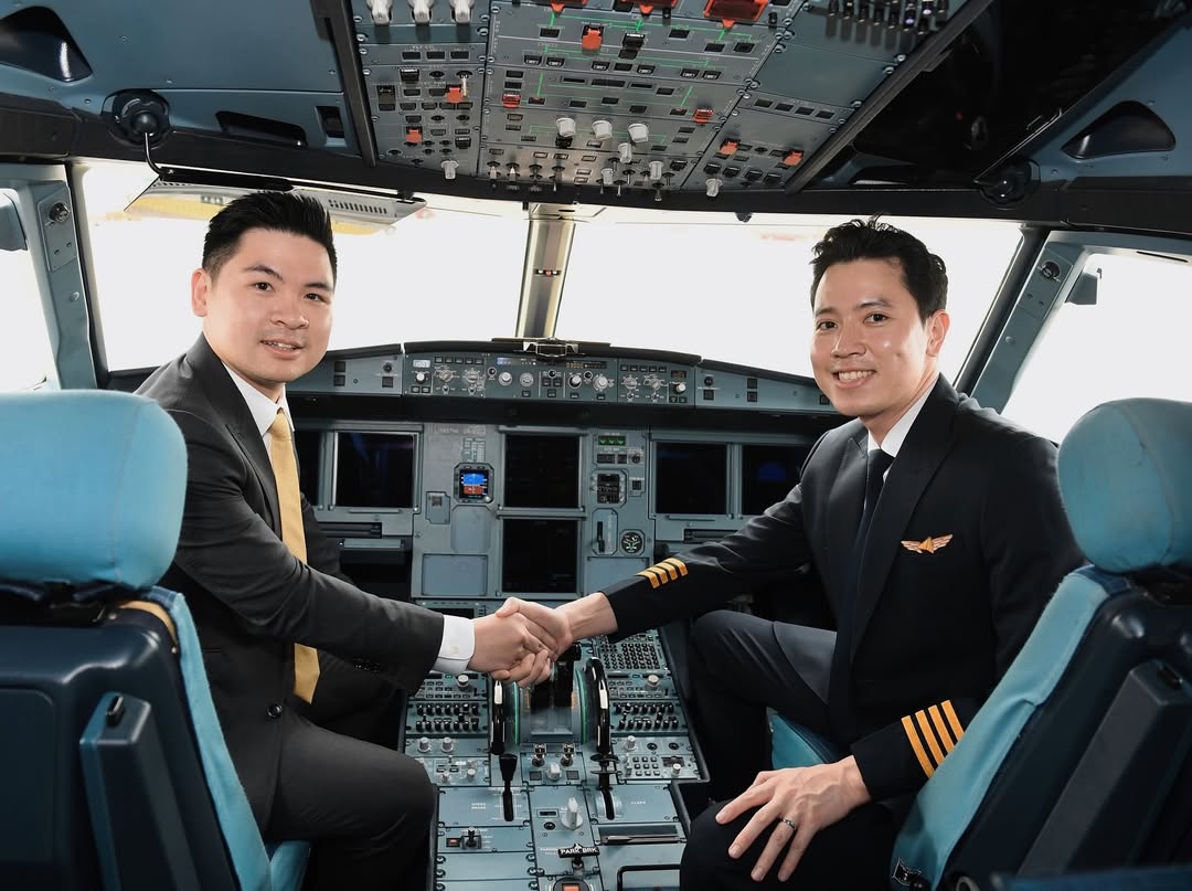 Bức ảnh đáng bàn của chủ tịch và giám đốc hãng hàng không vốn điều lệ 2.600 tỷ đồng- Ảnh 1. Bức ảnh đáng bàn của chủ tịch và giám đốc hãng hàng không vốn điều lệ 2.600 tỷ đồng- Ảnh 1.