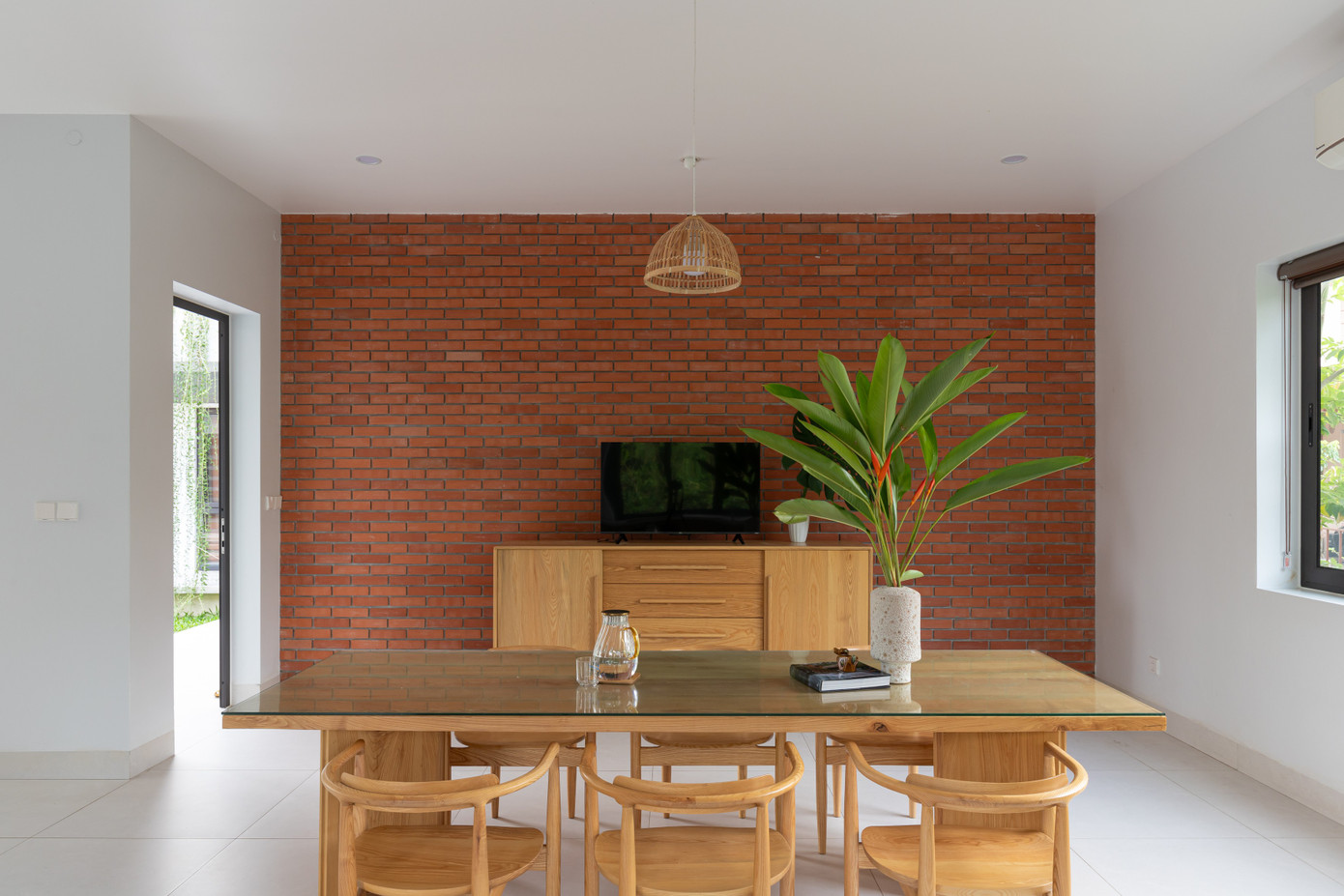 Thiết kế nhà cấp 4 hiện đại vẫn giữ được vườn và ao phía trước- Ảnh 8. Thiết kế nhà cấp 4 hiện đại vẫn giữ được vườn và ao phía trước- Ảnh 8.
