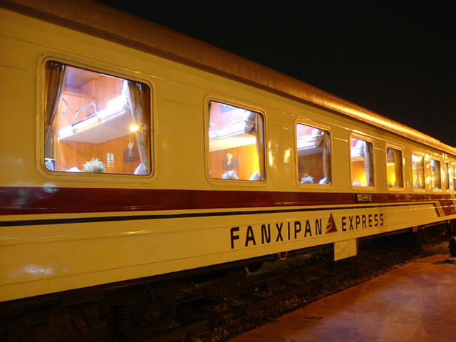 Chuyến tàu đi chưa tới 300km, giá vé từ 800.000 đồng, du khách nhận xét: "Tàu Việt Nam sạch nhất tôi từng đi"- Ảnh 17. Chuyến tàu đi chưa tới 300km, giá vé từ 800.000 đồng, du khách nhận xét: "Tàu Việt Nam sạch nhất tôi từng đi"- Ảnh 17.