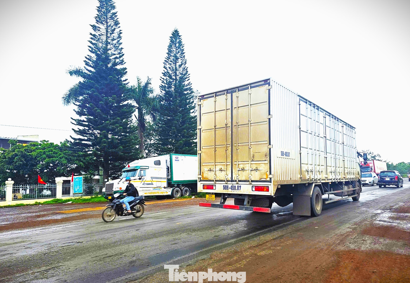 Xe container rồng rắn đi thu mua sầu riêng- Ảnh 8. Xe container rồng rắn đi thu mua sầu riêng- Ảnh 8.