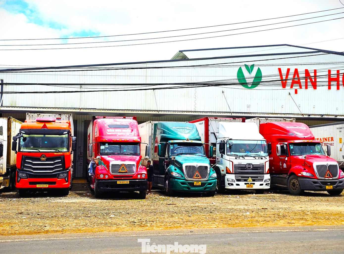Xe container rồng rắn đi thu mua sầu riêng- Ảnh 12. Xe container rồng rắn đi thu mua sầu riêng- Ảnh 12.