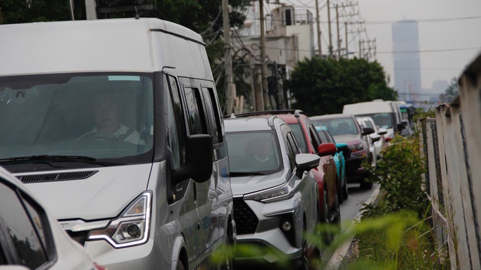 Cửa ngõ TP HCM “ngộp thở” ngày đầu nghỉ lễ 2-9- Ảnh 7. Cửa ngõ TP HCM “ngộp thở” ngày đầu nghỉ lễ 2-9- Ảnh 7.