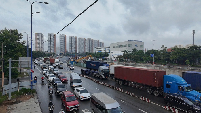 Cửa ngõ TP HCM “ngộp thở” ngày đầu nghỉ lễ 2-9- Ảnh 9. Cửa ngõ TP HCM “ngộp thở” ngày đầu nghỉ lễ 2-9- Ảnh 9.
