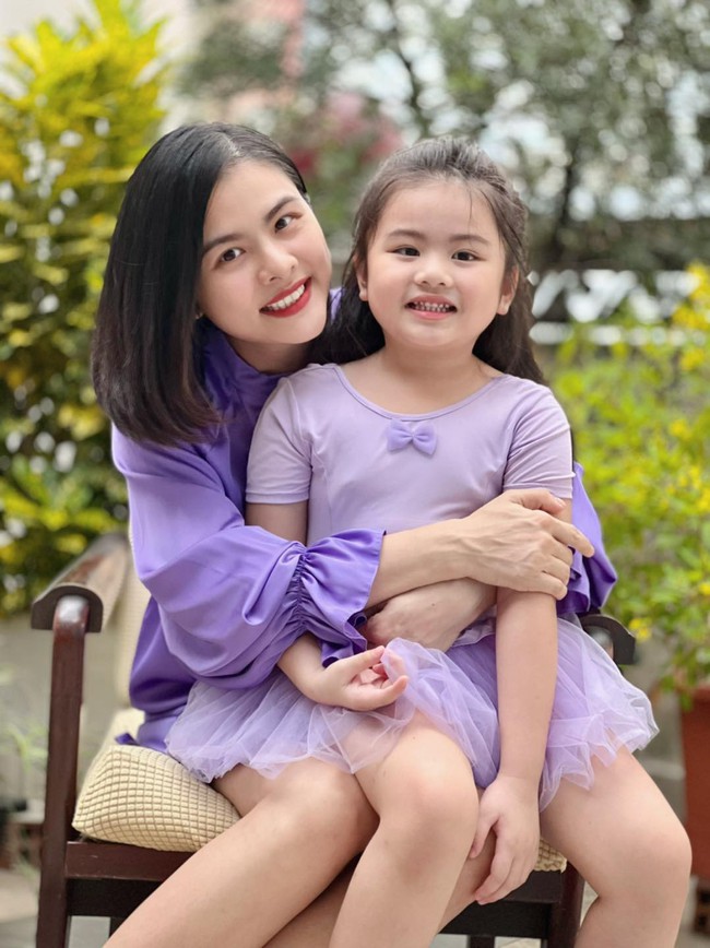 Vân Trang khoe vở học đầu năm "đặc biệt" của con, phụ huynh ào ào hỏi chỗ mua: Sự thật được tiết lộ mới bất ngờ!- Ảnh 2. Vân Trang khoe vở học đầu năm "đặc biệt" của con, phụ huynh ào ào hỏi chỗ mua: Sự thật được tiết lộ mới bất ngờ!- Ảnh 2.