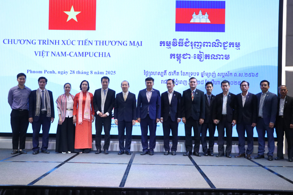 Thương mại Việt Nam–Campuchia tăng tốc ngoạn mục: Con số 'biết nói' chỉ trong 7 tháng- Ảnh 1. Thương mại Việt Nam–Campuchia tăng tốc ngoạn mục: Con số 'biết nói' chỉ trong 7 tháng- Ảnh 1.