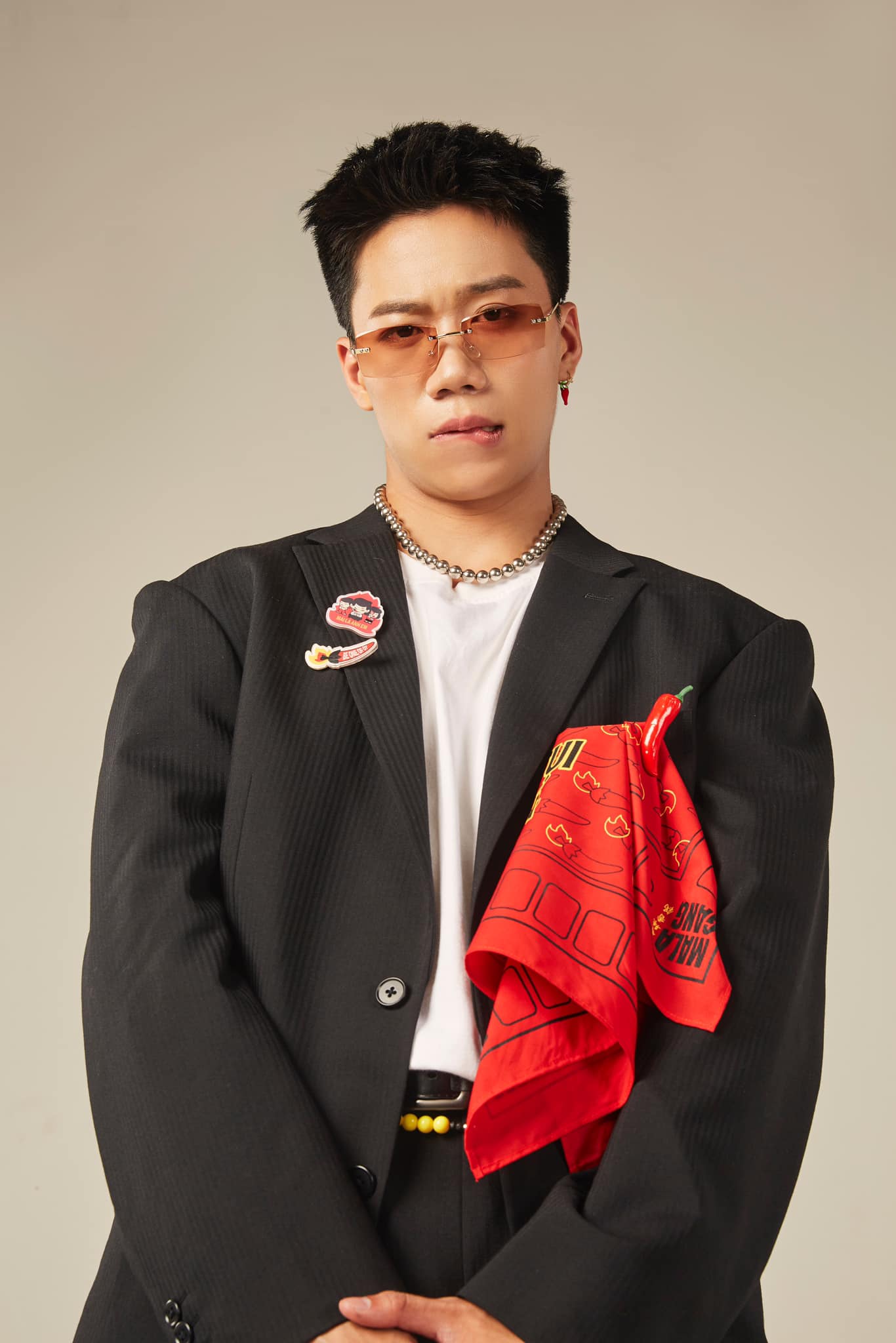 Người ăn rắn trong Mưa đỏ: Ngoài đời giao diện Người ăn rắn trong Mưa đỏ: Ngoài đời giao diện